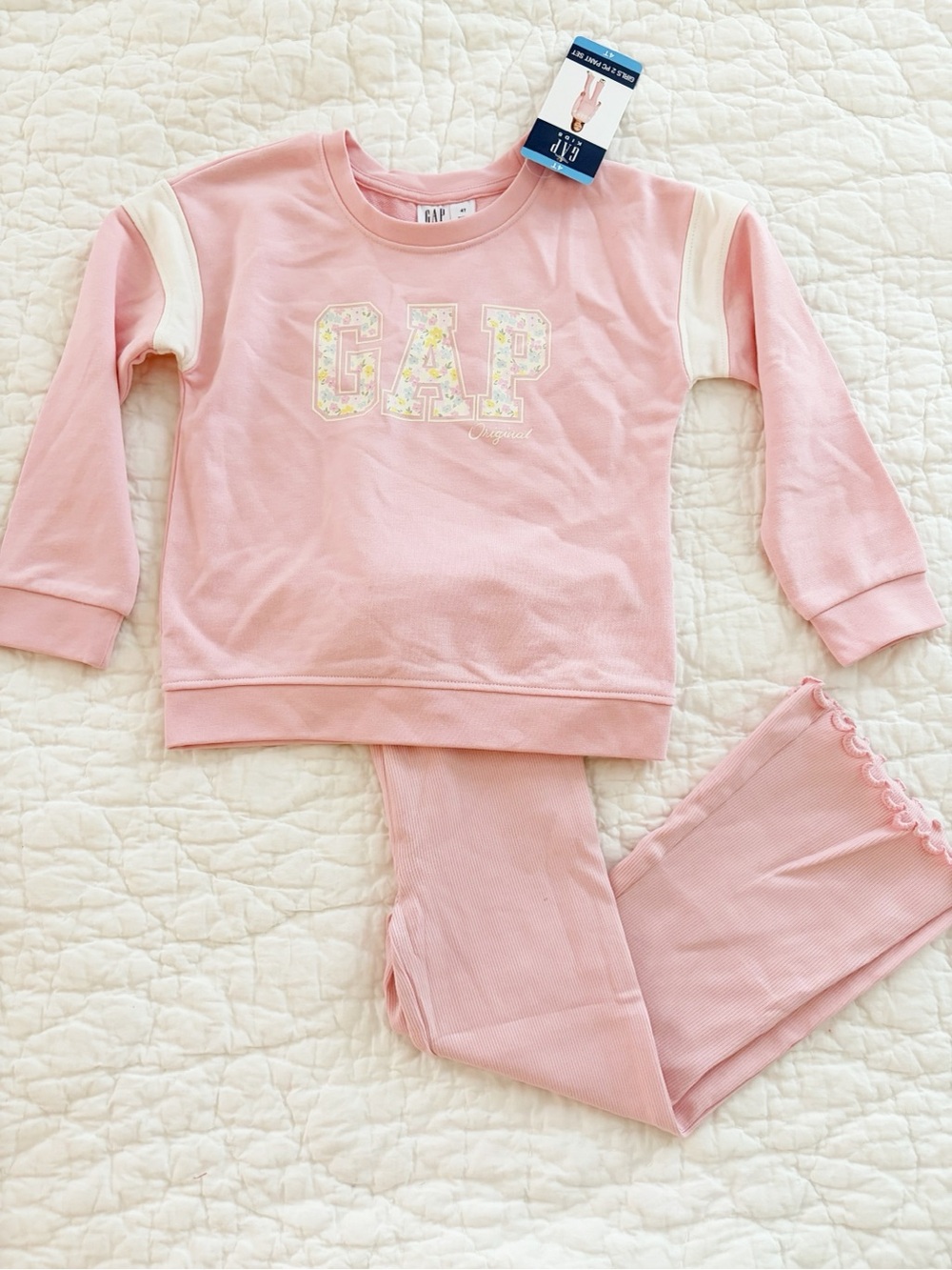 NEW • 4T GAP Girls Pink 2-Piece sweatshirt and pants Set